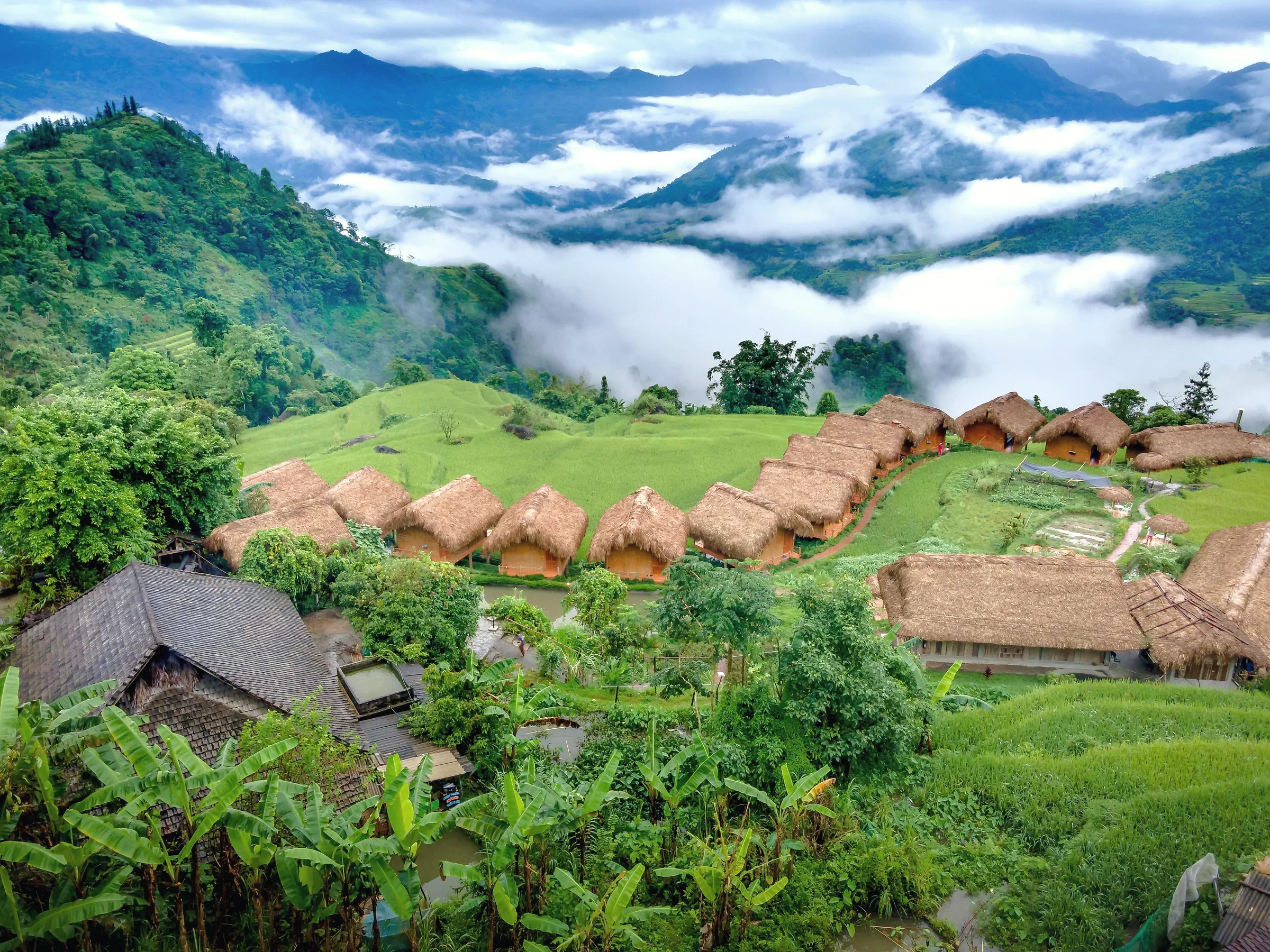 Khu lưu trú nhìn ra núi và mây