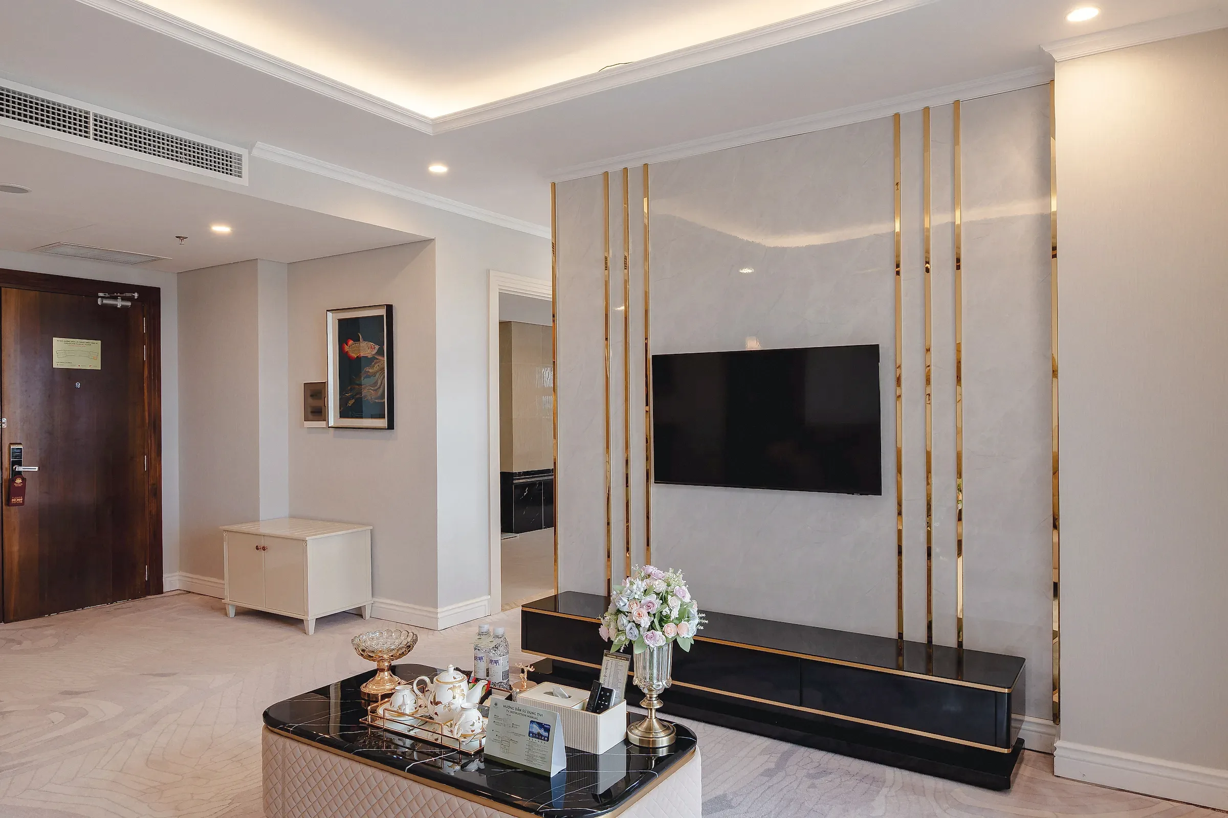 Khu tiếp khách trong phòng tại MerPerle Đà Lạt