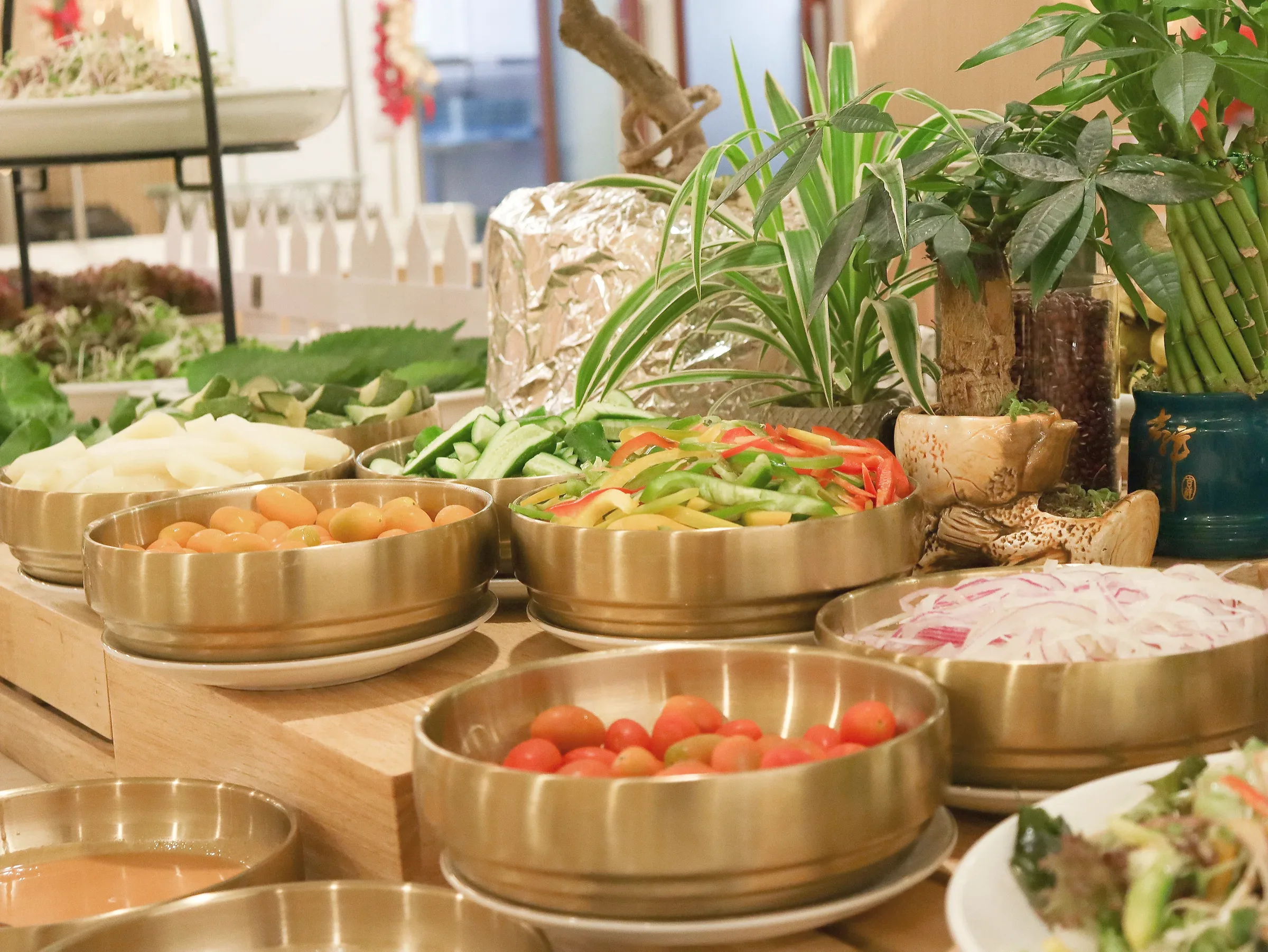 Khu nguyên liệu tại quầy buffet MerPerle Đà Lạt