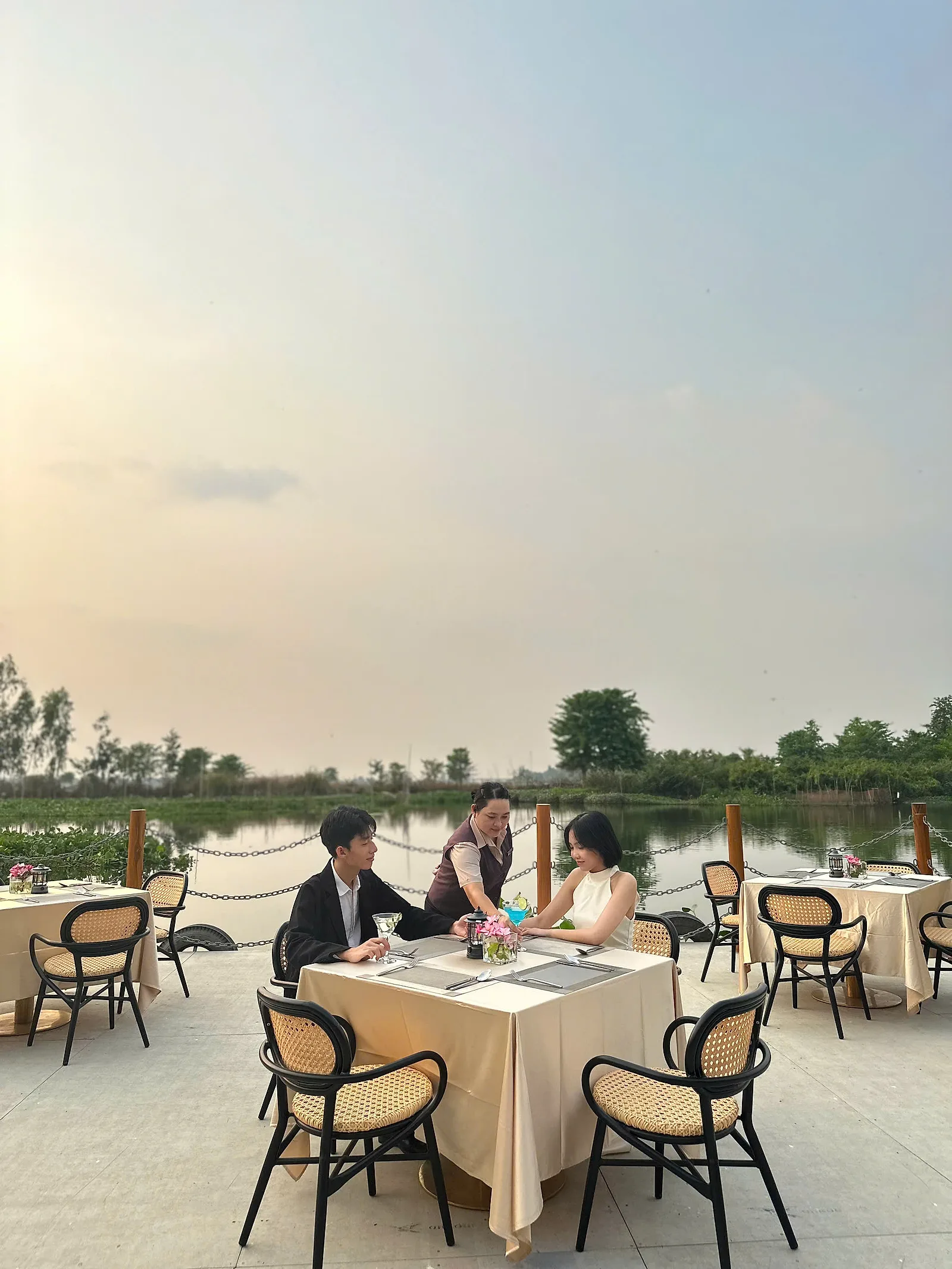 Trải nghiệm ẩm thực hoàng hôn bên sông